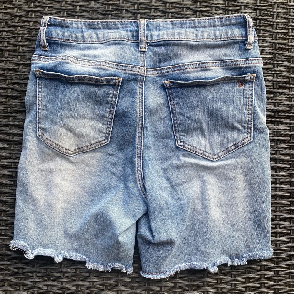 Grace & Lace Women's Distressed Denim Women Shorts size 4 - Picture 2 of 6